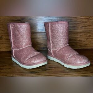 UGG Women's Classic Short II Glitter Pink Ankle-High Suede Over-the-Knee, size 4
